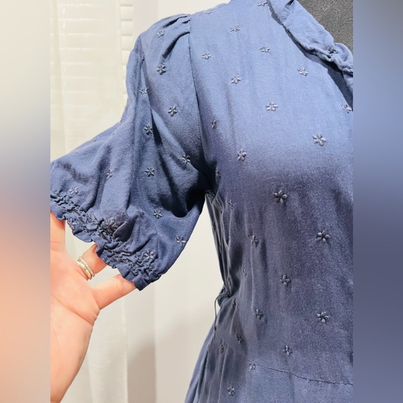 Old navy eyelet dress - Picture 3 of 3